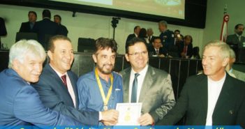 Prefeito Veloso recebe título de honraria na Capital do Estado