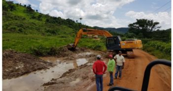 Prefeitura de Ourilândia, recupera estradas vicinais, pontes e bueiros destruídos pelas forte chuvas.